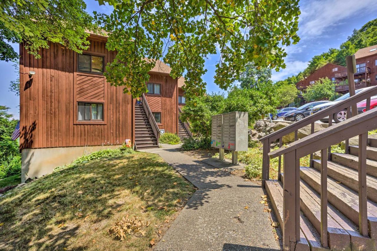 Vernon Township Condo With Balcony Near Ski Lifts! Екстер'єр фото